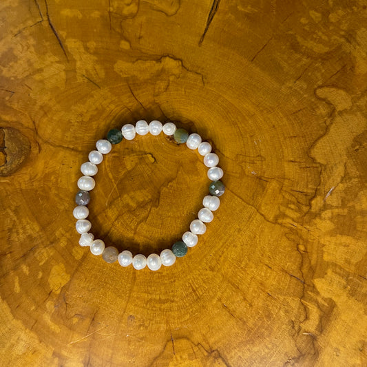 White freshwater Pearls with faceted Jasper on elastic, 7 1/2"