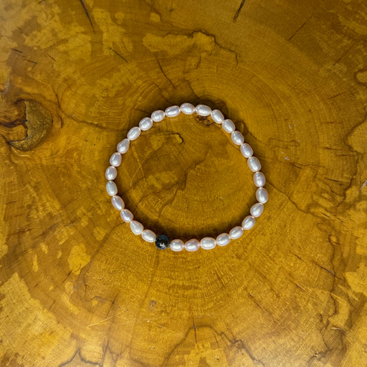 Mauve Freshwater Pearls with Blue Kyanite Bracelet on elastic, 7 1/4" on wooden surface